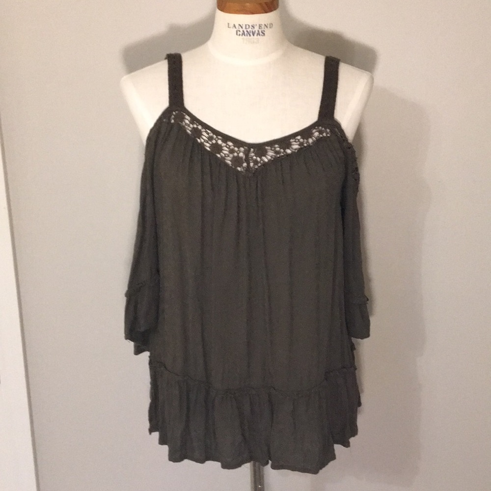 Cold shoulder crochet trim top